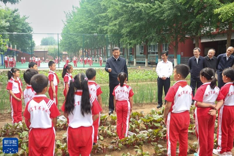 习近平在北京育英学校考察时强调 争当德智体美劳全面发展的新时代好儿童 向全国广大少年儿童祝贺“六一”国际儿童节快乐(图5)