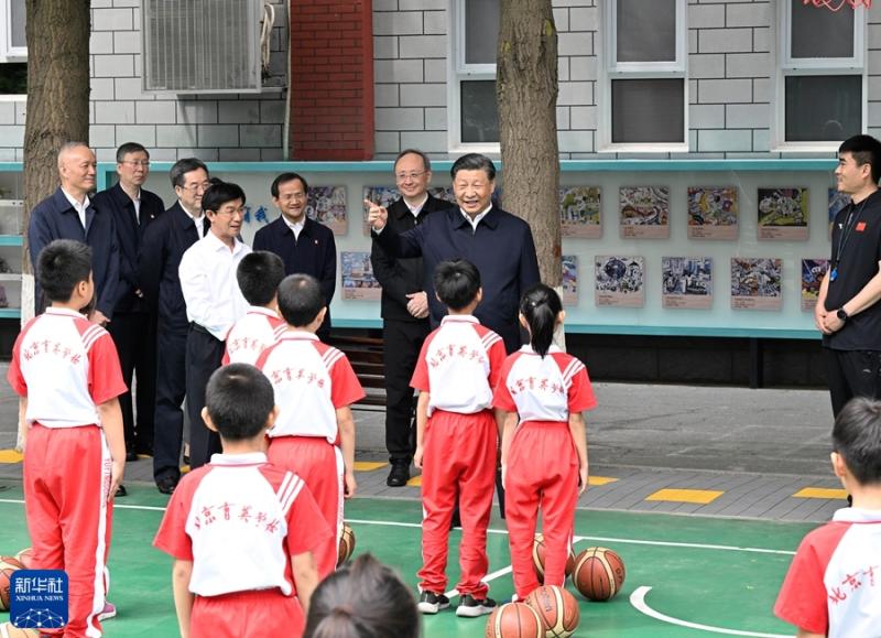 习近平在北京育英学校考察时强调 争当德智体美劳全面发展的新时代好儿童 向全国广大少年儿童祝贺“六一”国际儿童节快乐(图3)