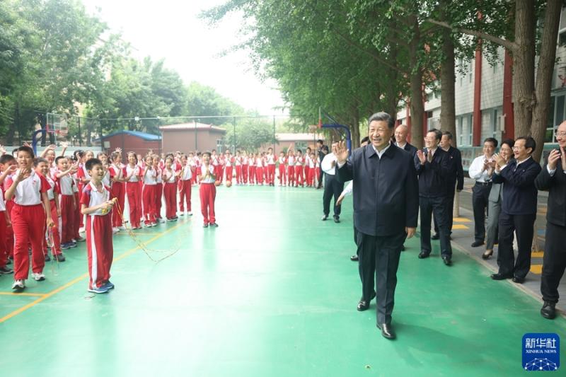 习近平在北京育英学校考察时强调 争当德智体美劳全面发展的新时代好儿童 向全国广大少年儿童祝贺“六一”国际儿童节快乐(图4)