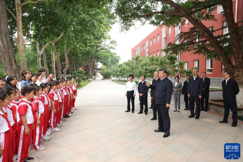 习近平在北京育英学校考察时强调 争当德智体美劳全面发展的新时代好儿童 向全国广大少年儿童祝贺“六一”国际儿童节快乐(图7)