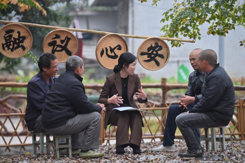 永远在路上——以习近平同志为核心的党中央引领全面从严治党向纵深推进(图4)