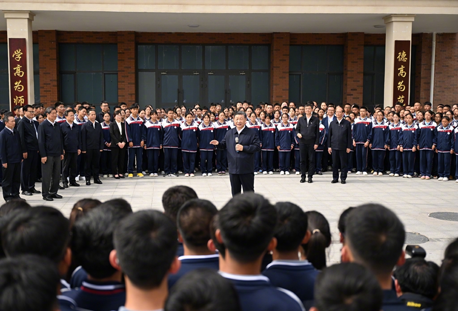 习近平在青海考察调研(图6)