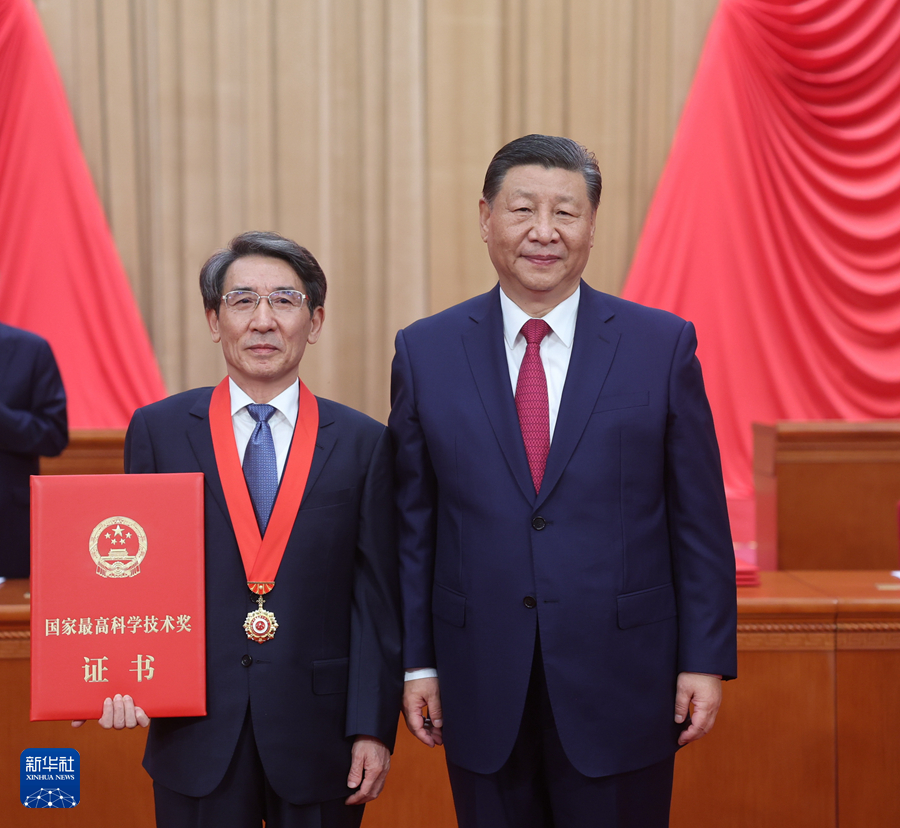 全国科技大会 国家科学技术奖励大会 两院院士大会在京召开 习近平为国家最高科学技术奖获得者等颁奖并发表重要讲话(图6)