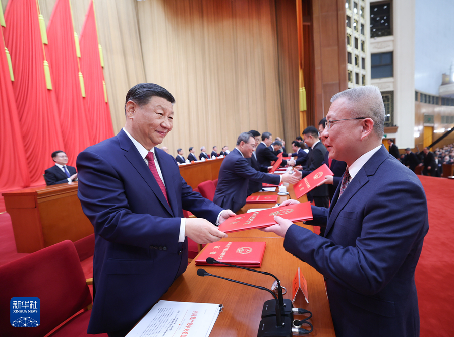 全国科技大会 国家科学技术奖励大会 两院院士大会在京召开 习近平为国家最高科学技术奖获得者等颁奖并发表重要讲话(图8)