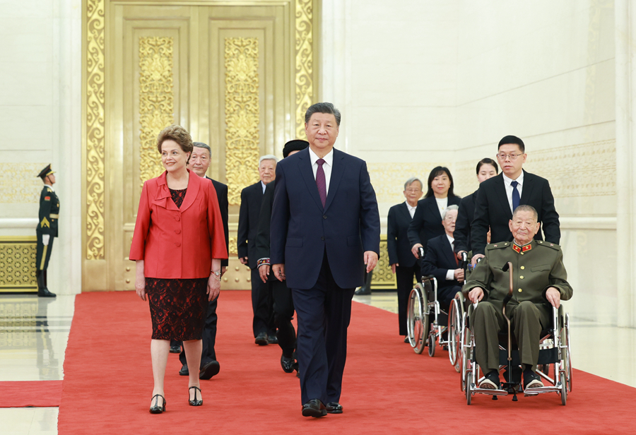 中华人民共和国国家勋章和国家荣誉称号颁授仪式在京隆重举行 习近平向国家勋章和国家荣誉称号获得者颁授勋章奖章并发表重要讲话(图5)