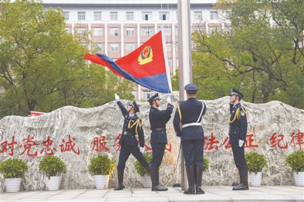 民心是最大的政治 形成生动活泼、安定团结的政治局面——新时代坚持和发展中国特色社会主义的湖南新篇章 （政治建设篇）