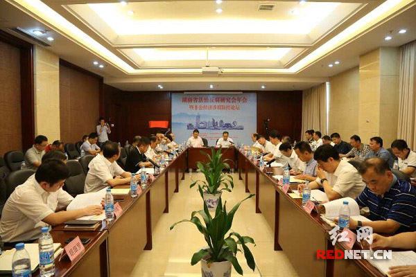 周少华应邀参加省法治反腐研究会2017年年会