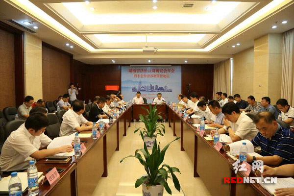 周少华应邀参加省法治反腐研究会2017年年会(图1)