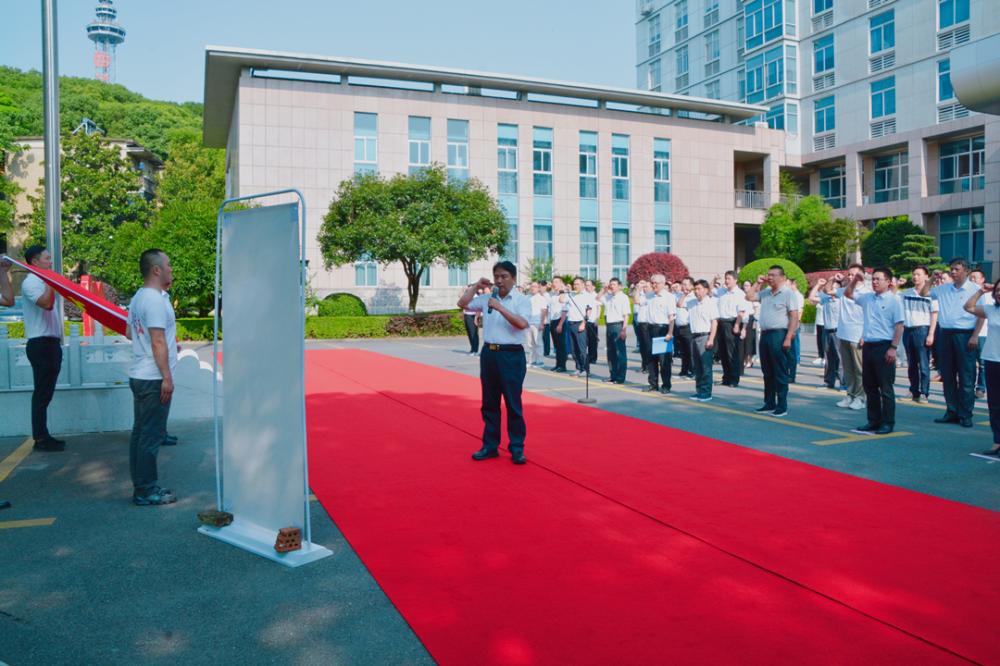 省社科院开展庆祝建党100周年“重温入党誓词”集体宣誓暨“光荣在党50年”纪念章颁发仪式(图3)